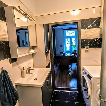 Central Ljubljana Apartment 아파트