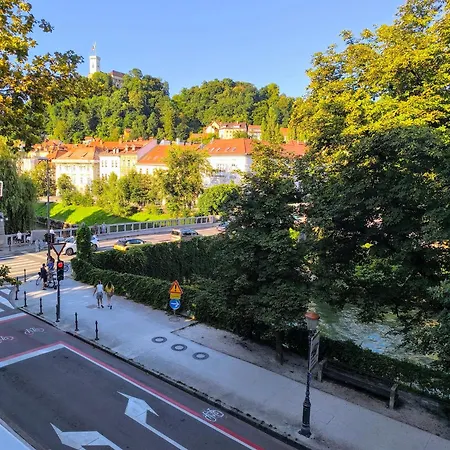 Central Ljubljana Apartment דירה
